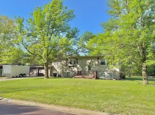306 Valley View Dr, Redwood Falls, MN 56283