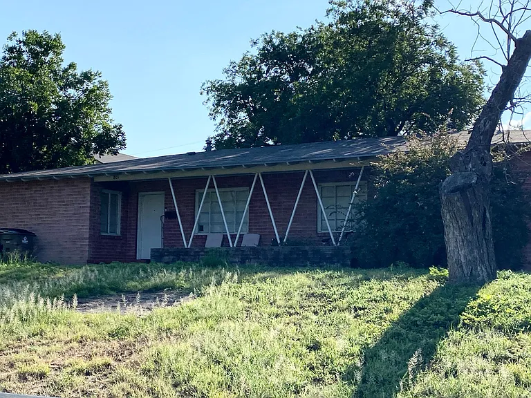 801 S David St — Photo 1