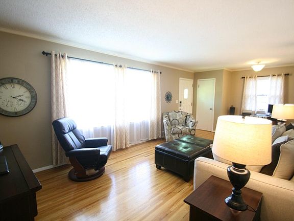 3rd image of 6116 Thomas Ave S