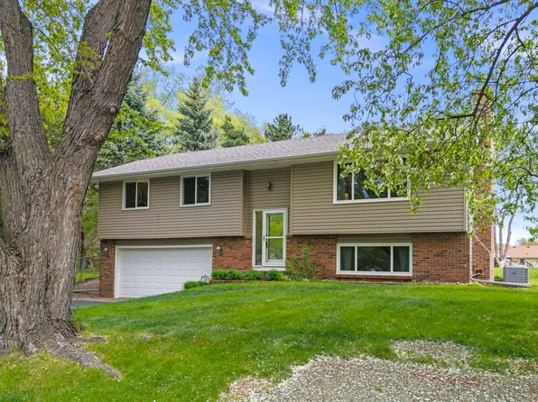7080 Rice Lake Ln, Lino Lakes, MN 55014