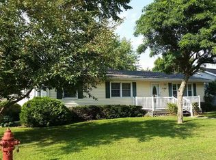 810 9th St SW, Independence, IA 50644