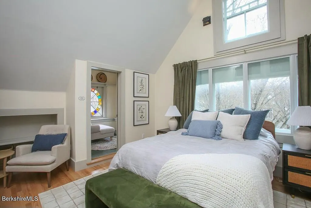 3 bed, $4,500 — Photo 1