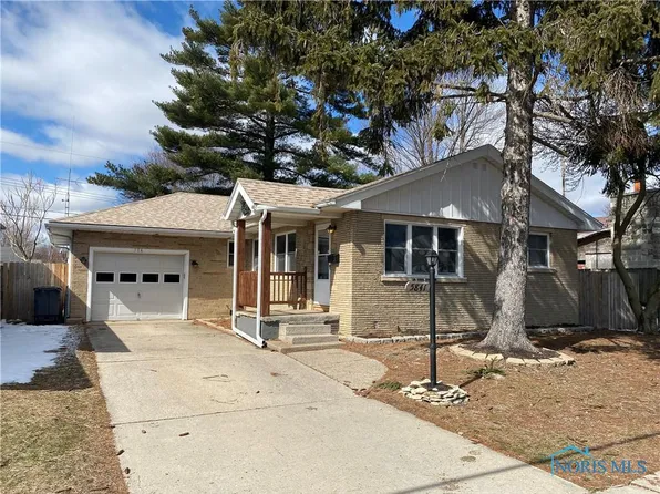 5841 Clover Ln, Toledo, OH 43623