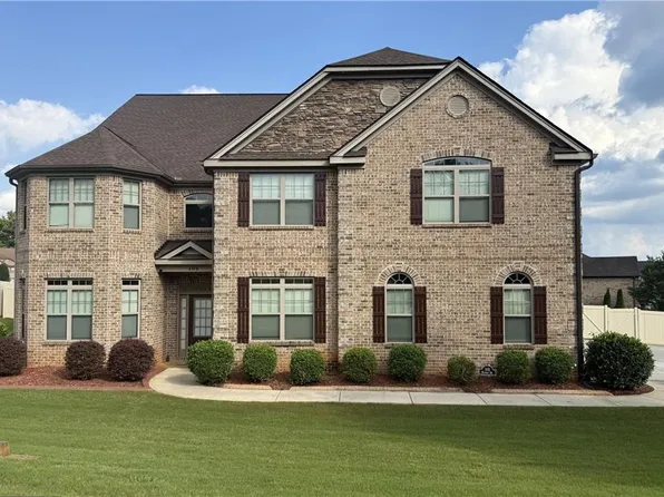 105 Waypoint Dr, Stockbridge, GA 30281