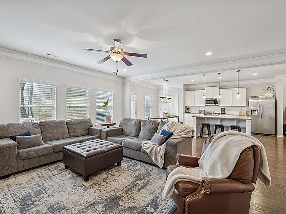 5th image of 3003 Persimmon St
