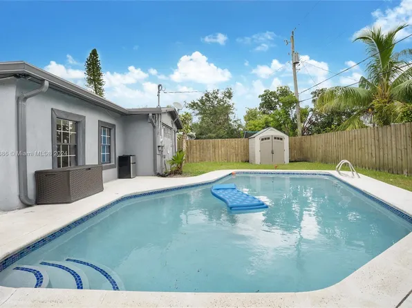 6450 Allen St, Hollywood, FL 33024