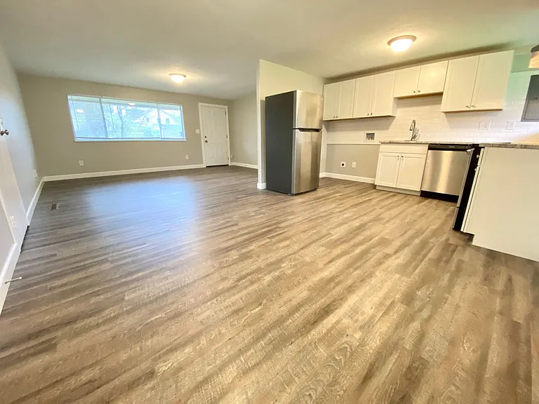 4421 Grayson St — Photo 4