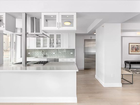 5th image of 188 E 78th St APT 10A