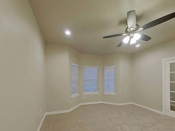 3rd image of 4824 Freeport Dr