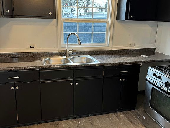 4th image of 2717 Everett Dr