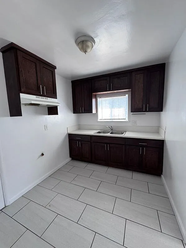 2 bed, 1.0 bath, 850 sqft, $2,300 — Photo 1