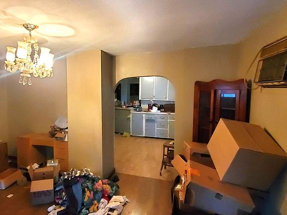 2nd image of 130 Lewis St