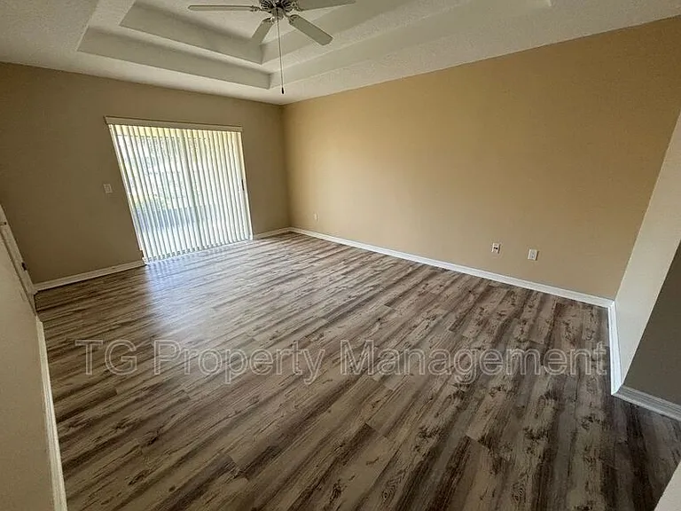 20 Clarendon Ct N — Photo 18