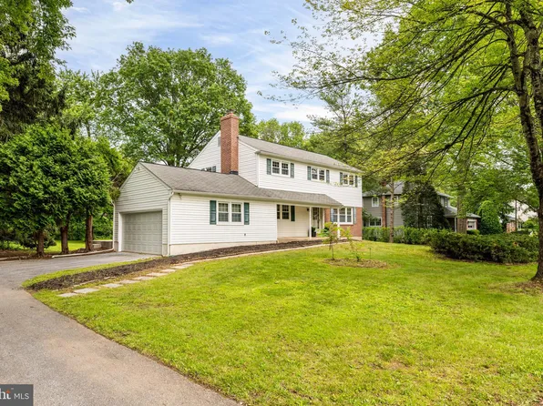 713 Red Maple Dr, West Chester, PA 19380