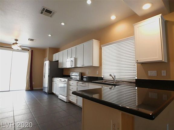 4th image of 8182 Golden Flowers St