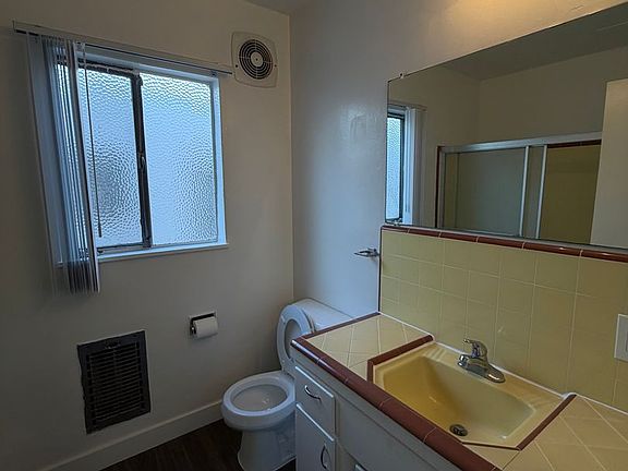 4th image of 1154 E 3rd St APT 3