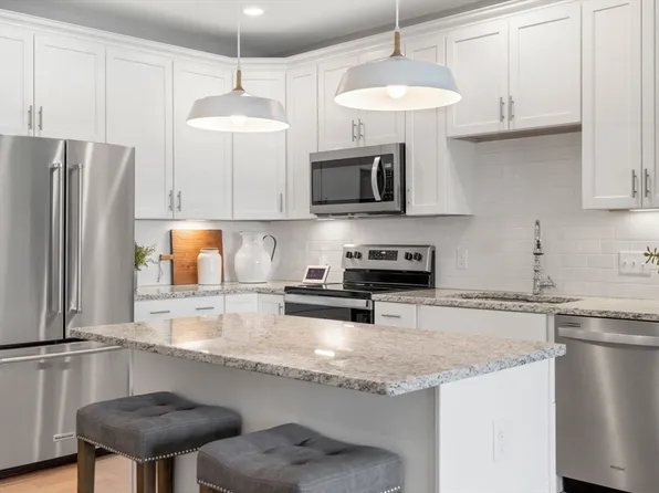 1 Codman Way #203, Westborough, MA 01581