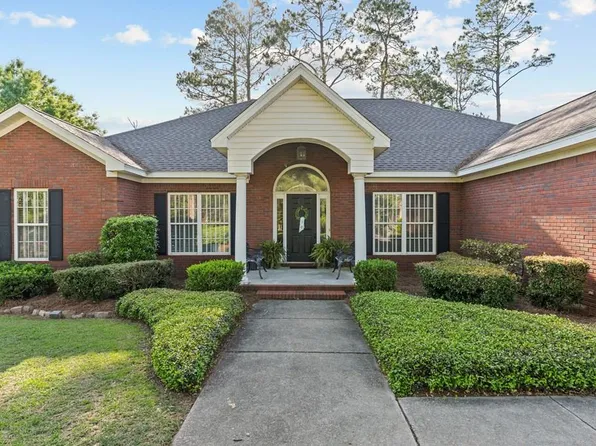 214 Stonegate Dr, Dothan, AL 36305