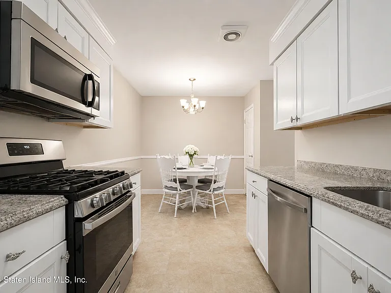 10 Pratt Ct — Photo 17