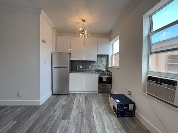 4th image of 642 Michigan Ave APT 12