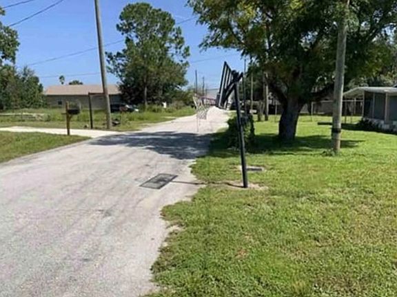 Exterior Neighborhood (street photo)