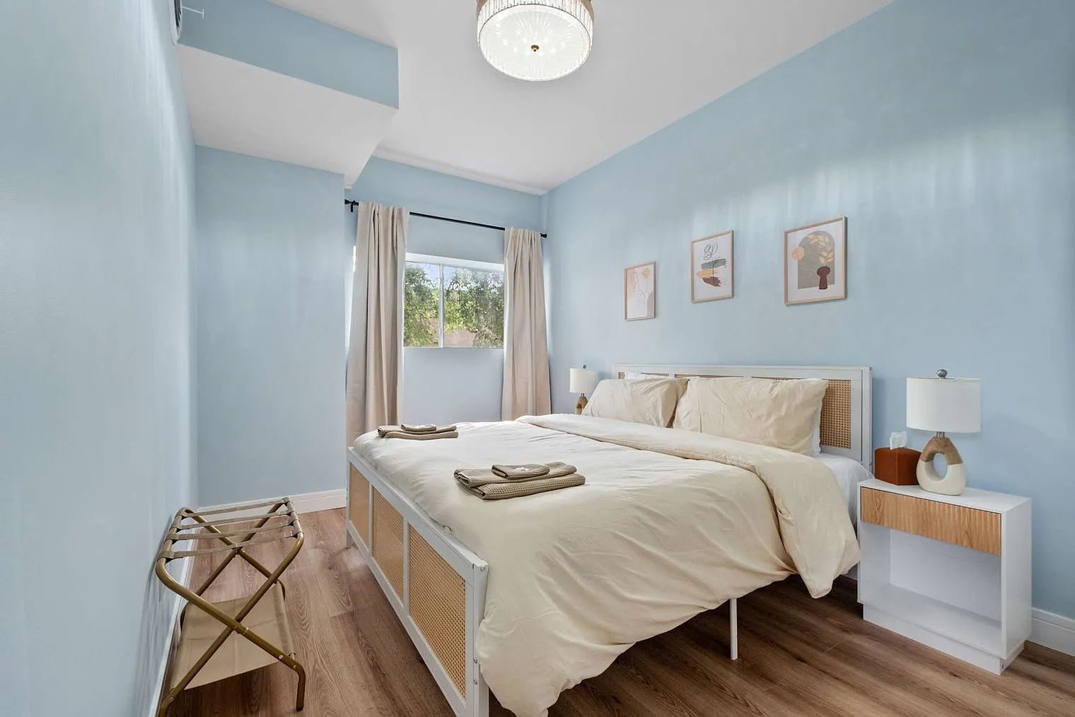 2 bed, 1.0 bath, 936 sqft, $3,073 — Photo 3