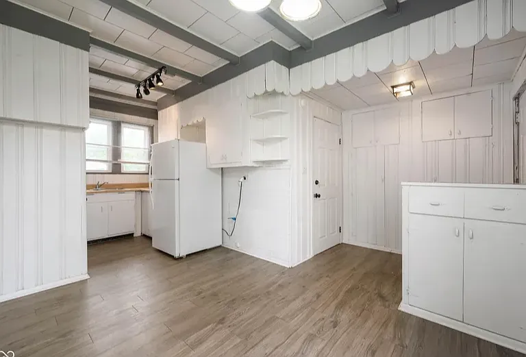 100 N Calvert Ave — Photo 7