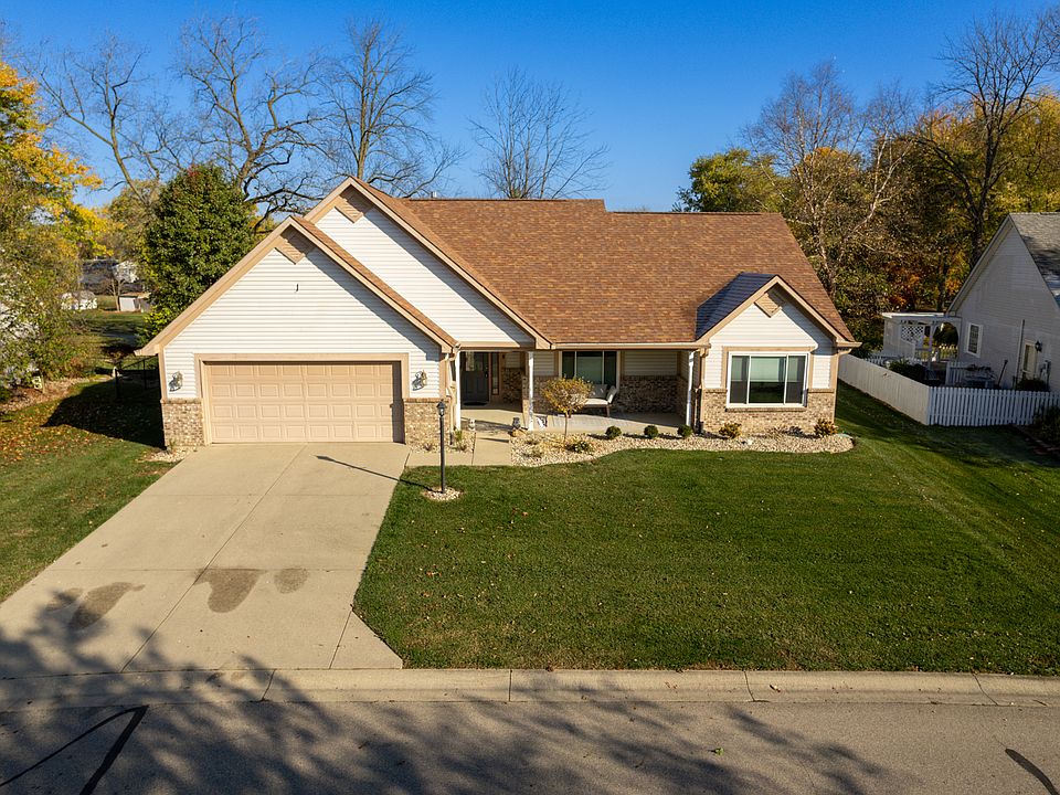 1st image of 950 Eagle Brook Dr