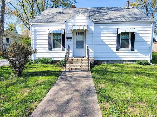 439 Fair Ave, Flora, IL 62839