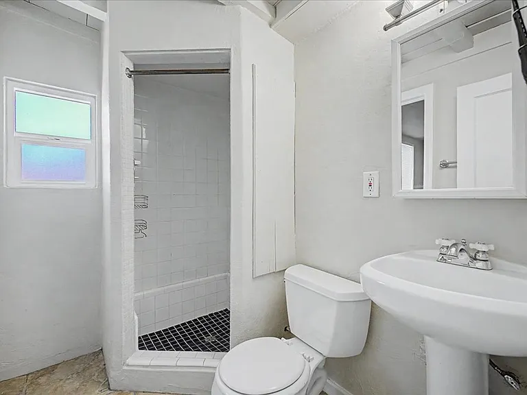 2120 E Silver St #B — Photo 14