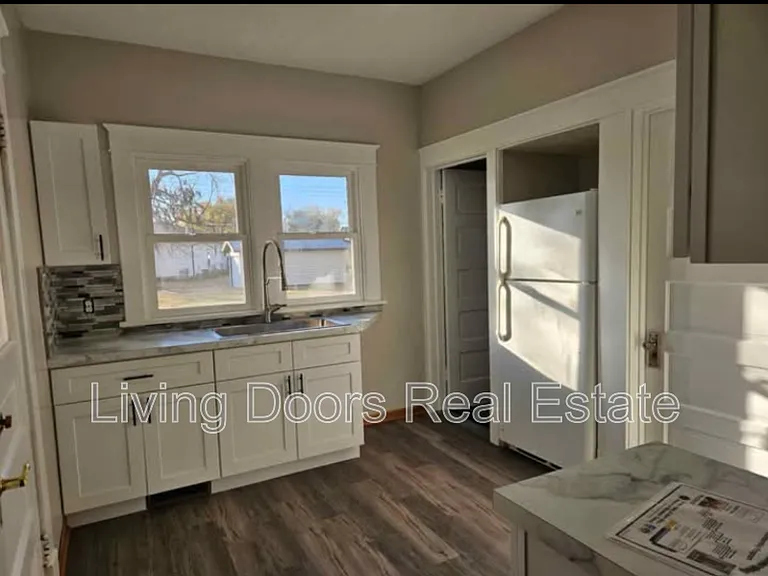621 S Union Ave — Photo 4