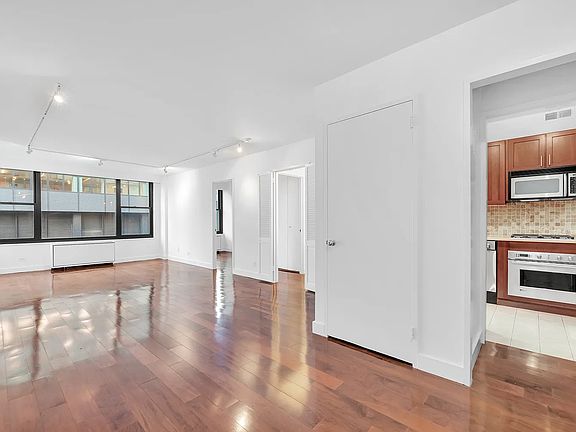 2nd image of 117 E 57th St APT 21E