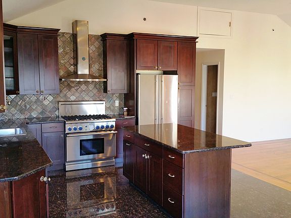 2nd image of 2847 Ford St #3