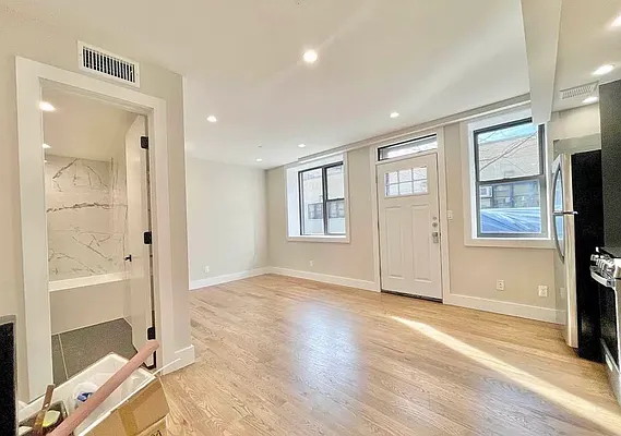 Rented by Reavis | media 10