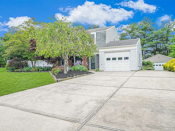 2nd image of 26 Segatogue Ln