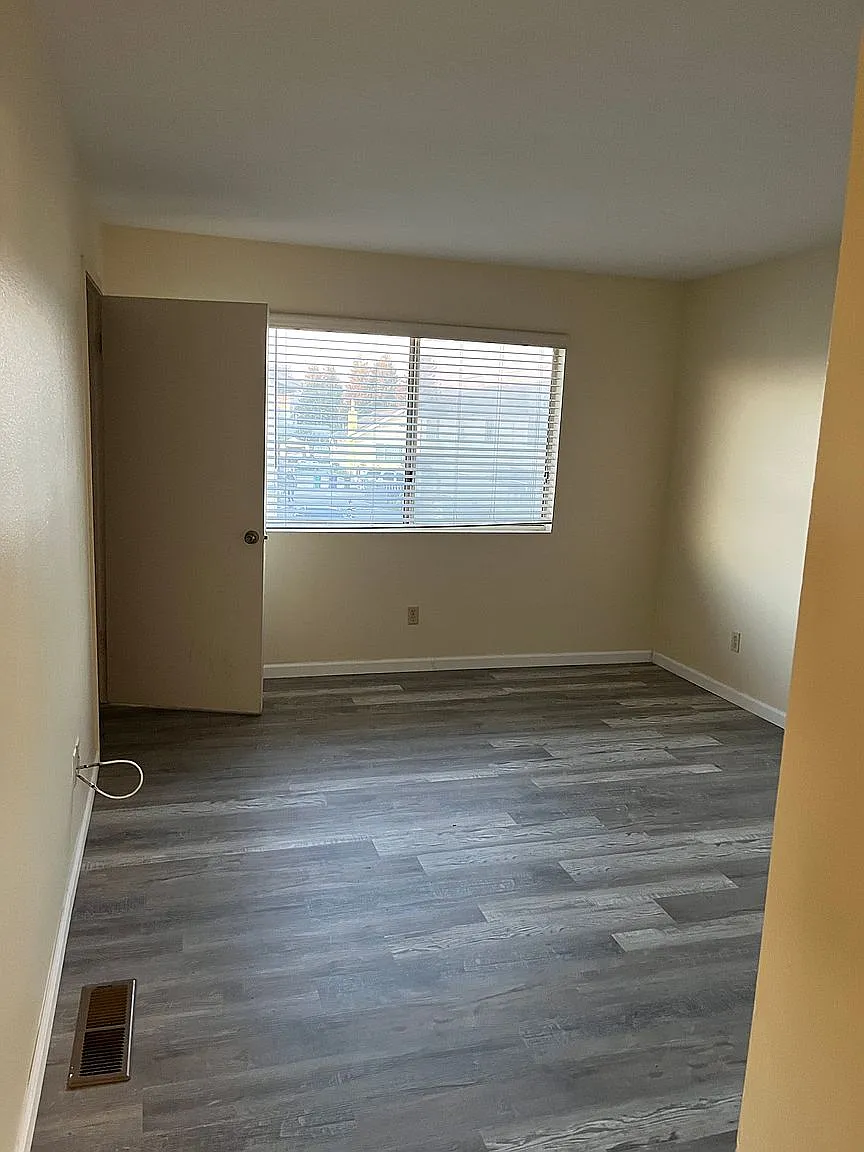 3 bed, 1150 sqft, $3,000 — Photo 3
