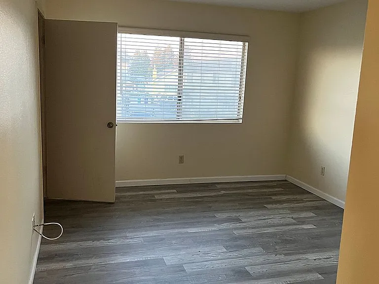 14 Stender Ave #C — Photo 3