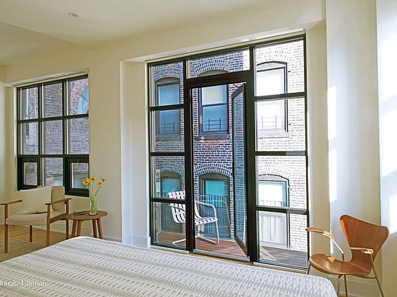 5th image of 449 Washington St APT 3
