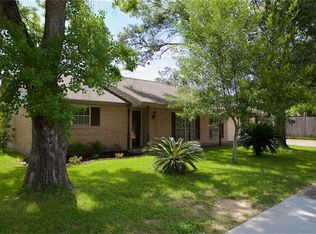 901 Kost Rd, Alvin, TX 77511