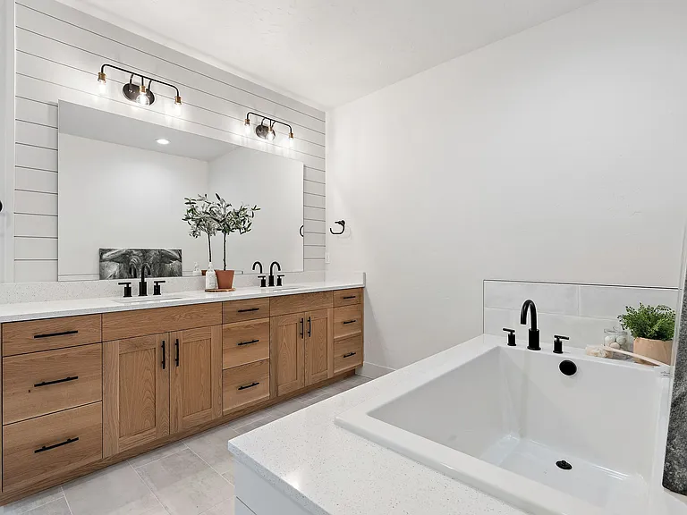2450 W Iron Coop St #1 — Photo 7