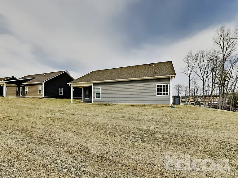 738 Mitscher Dr — Photo 17