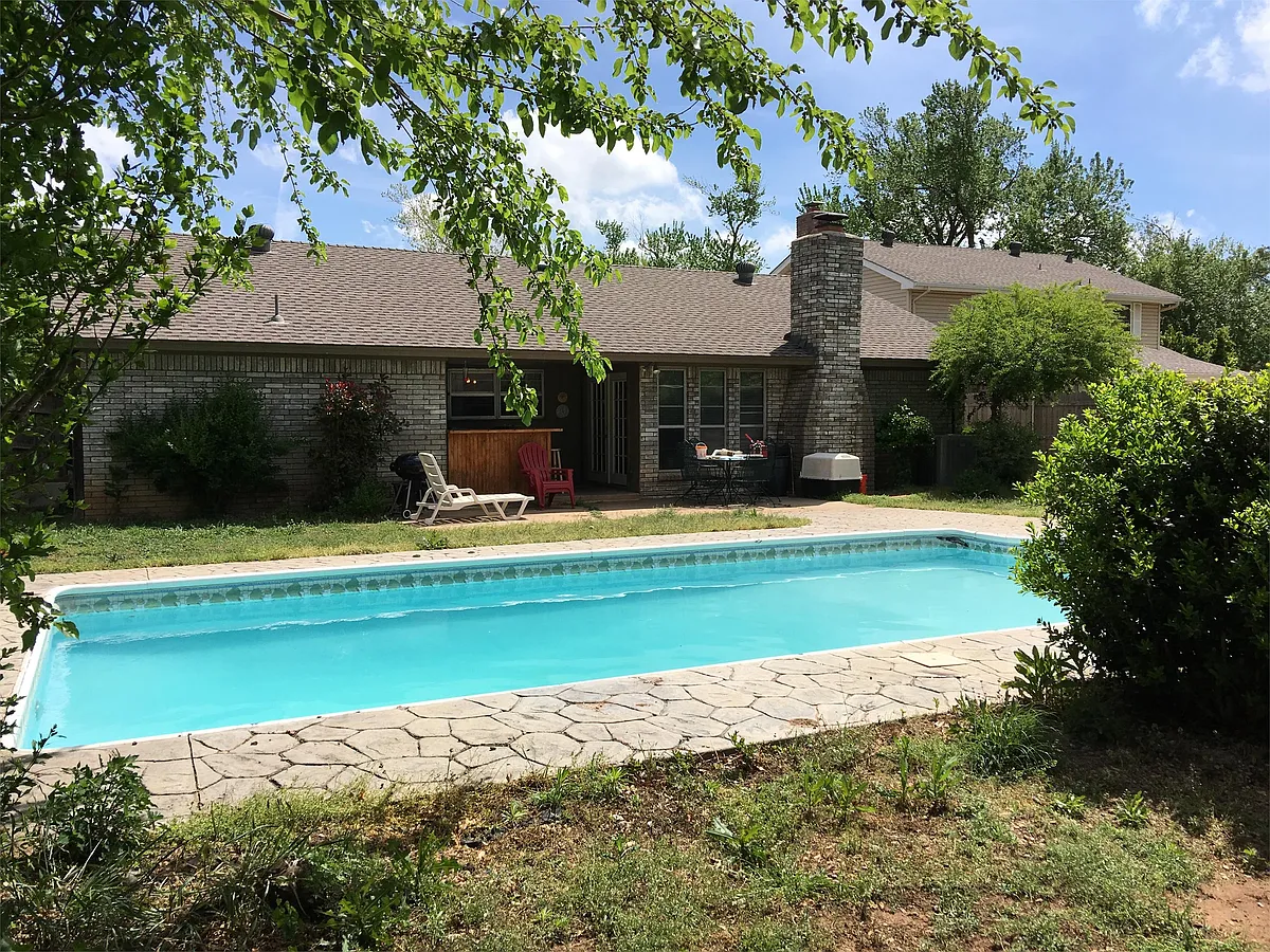 Beautiful Pool comes with weekly cleaning service! - 814 Jona Kay Ter