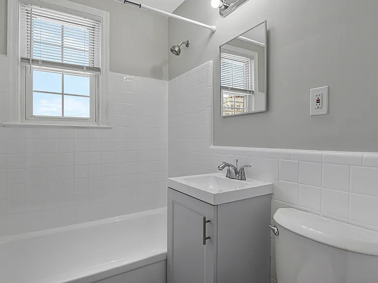739 N Oakland St — Photo 23