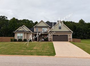 555 Forden Dr, Wellford, SC 29385