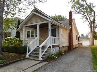 891 Humphrey Ave, Birmingham, MI 48009