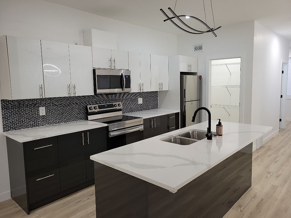 1st image of 86 5th Ave