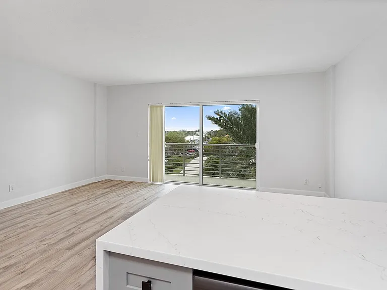 2900 NE 30th St #5D — Photo 8