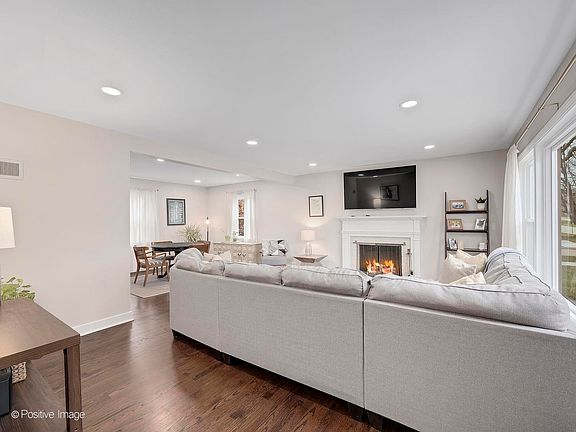 4th image of 743 Community Dr