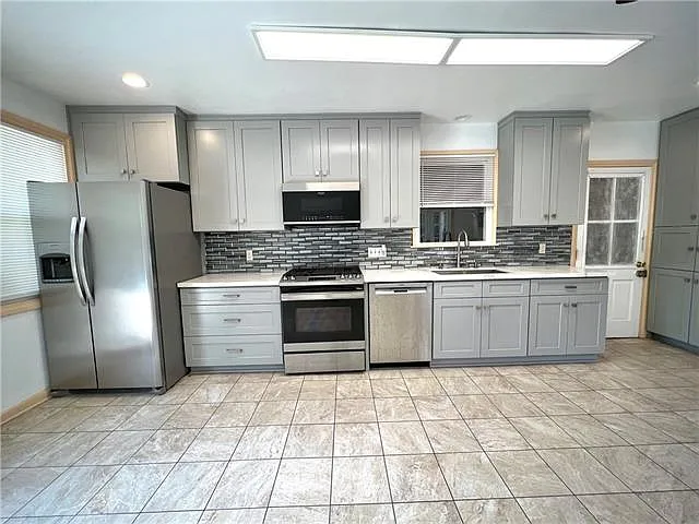 428 Topaz St — Photo 5