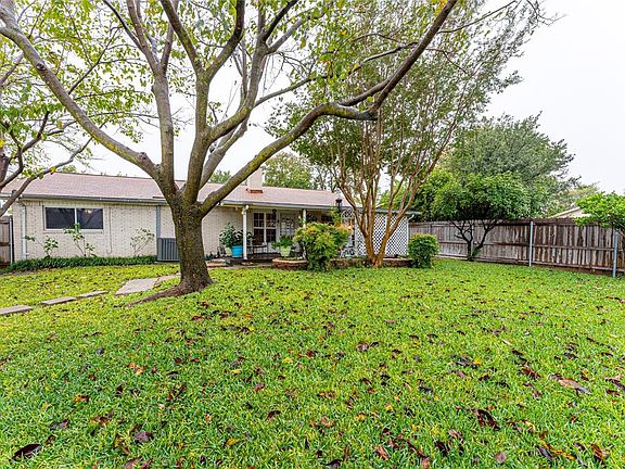 3rd image of 723 Jamestown Dr